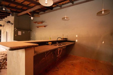 Casa de condomínio para alugar com 400m², 4 quartos e 6 vagasChurrasqueira