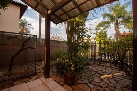 Casa de condomínio para alugar com 400m², 4 quartos e 6 vagasJardim