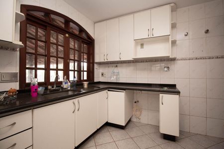 Casa de condomínio para alugar com 400m², 4 quartos e 6 vagasCozinha