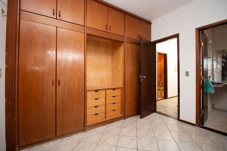 Casa de condomínio para alugar com 400m², 4 quartos e 6 vagasSuíte 