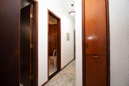 Casa de condomínio para alugar com 400m², 4 quartos e 6 vagasCorredor