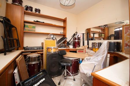 Casa de condomínio para alugar com 400m², 4 quartos e 6 vagasEscritório