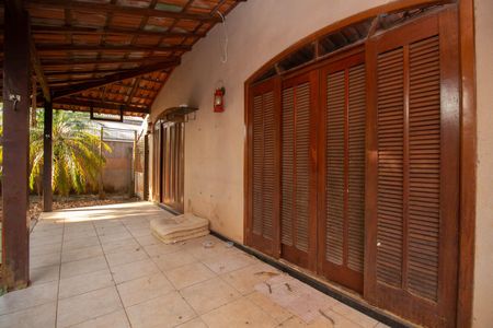 Casa de condomínio para alugar com 400m², 4 quartos e 6 vagasVaranda