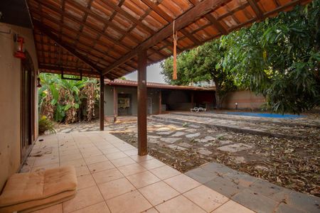 Casa de condomínio para alugar com 400m², 4 quartos e 6 vagasVaranda