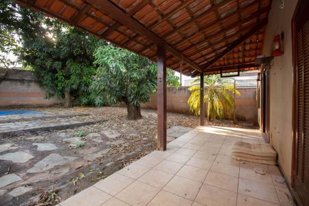 Casa de condomínio para alugar com 400m², 4 quartos e 6 vagasVaranda