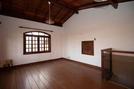 Casa de condomínio para alugar com 400m², 4 quartos e 6 vagasMezanino