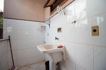 Casa de condomínio para alugar com 400m², 4 quartos e 6 vagasÁrea de Serviço