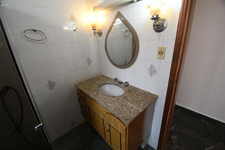 Casa à venda com 157m², 4 quartos e 2 vagasBanheiro