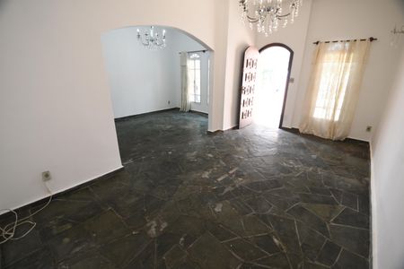 Casa à venda com 157m², 4 quartos e 2 vagasSala