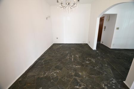 Casa à venda com 157m², 4 quartos e 2 vagasSala