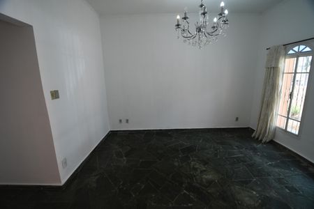 Sala de casa à venda com 4 quartos, 157m² em Vila Iza, Campinas