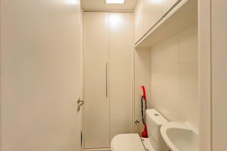 Apartamento à venda com 106m², 3 quartos e 2 vagas Apartamento à venda com 106m², 3 quartos e 2 vagasBanheiro de serviço