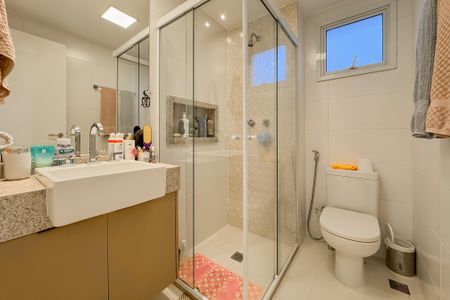 Apartamento à venda com 106m², 3 quartos e 2 vagas Apartamento à venda com 106m², 3 quartos e 2 vagasBanheiro da Suíte