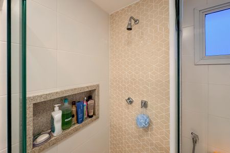 Apartamento à venda com 106m², 3 quartos e 2 vagas Apartamento à venda com 106m², 3 quartos e 2 vagasBanheiro da Suíte