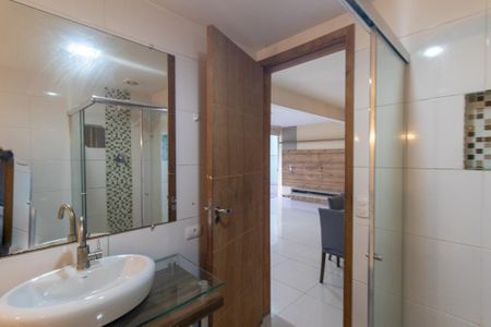 Casa para alugar com 80m², 2 quartos e 3 vagas Casa para alugar com 80m², 2 quartos e 3 vagasBanheiro Social