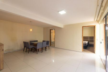 Casa para alugar com 80m², 2 quartos e 3 vagas Casa para alugar com 80m², 2 quartos e 3 vagasSala