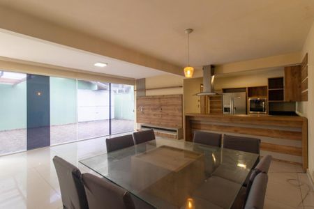Casa para alugar com 80m², 2 quartos e 3 vagas Casa para alugar com 80m², 2 quartos e 3 vagasSala