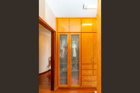 Apartamento à venda com 149m², 4 quartos e 3 vagas Apartamento à venda com 149m², 4 quartos e 3 vagasCloset Suíte 1