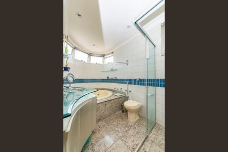 Apartamento à venda com 149m², 4 quartos e 3 vagas Apartamento à venda com 149m², 4 quartos e 3 vagasBanheiro da Suíte 1