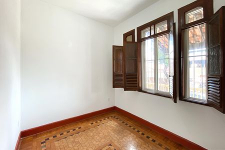 Casa à venda com 300m², 5 quartos e 3 vagasQuarto 2