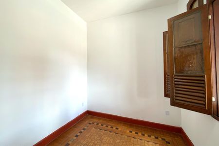 Casa à venda com 300m², 5 quartos e 3 vagasQuarto 2