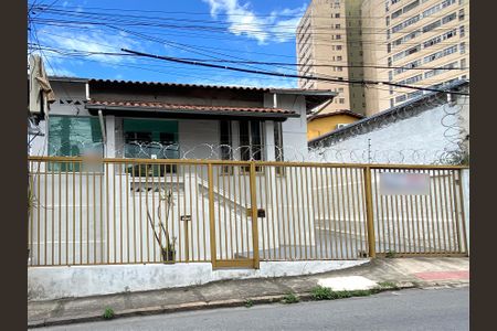 Casa à venda com 300m², 5 quartos e 3 vagasFachada