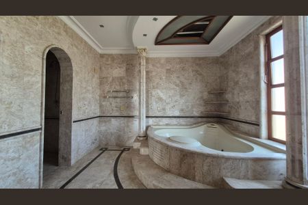Apartamento à venda com 465m², 4 quartos e 4 vagasBanheiro da Suíte 3