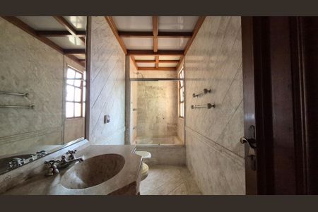 Apartamento à venda com 465m², 4 quartos e 4 vagasBanheiro da Suíte 1