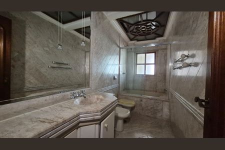 Apartamento à venda com 465m², 4 quartos e 4 vagasBanheiro da Suíte 4