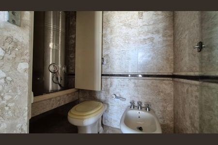 Apartamento à venda com 465m², 4 quartos e 4 vagasBanheiro da Suíte 3