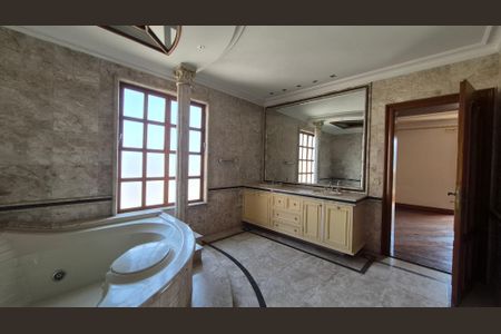 Apartamento à venda com 465m², 4 quartos e 4 vagasBanheiro da Suíte 3