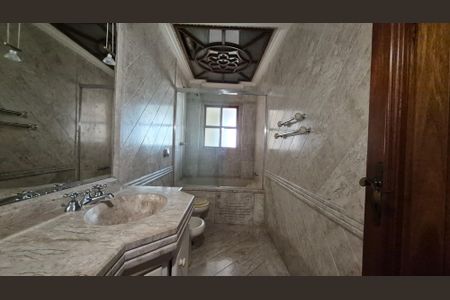 Apartamento à venda com 465m², 4 quartos e 4 vagasBanheiro da Suíte 4