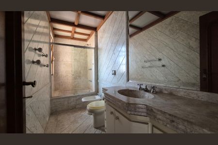 Apartamento à venda com 465m², 4 quartos e 4 vagasBanheiro da Suíte 2