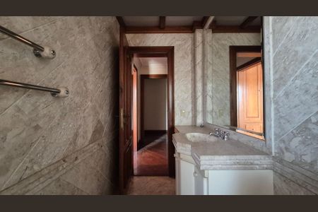 Apartamento à venda com 465m², 4 quartos e 4 vagasBanheiro da Suíte 1