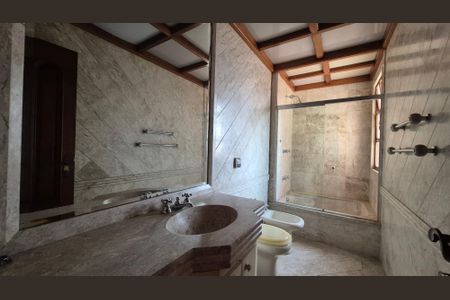 Apartamento à venda com 465m², 4 quartos e 4 vagasBanheiro da Suíte 1