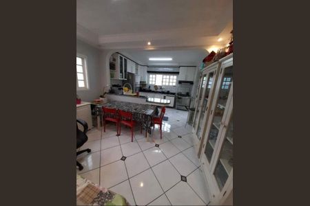 Casa à venda com 3 quartos, 230m² em Vila Pires, Santo André