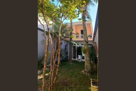 Casa à venda com 238m², 3 quartos e 6 vagas