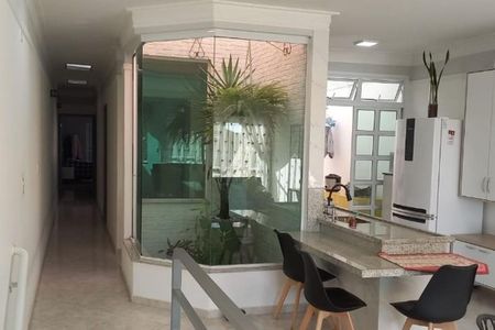 Casa à venda com 238m², 3 quartos e 6 vagas