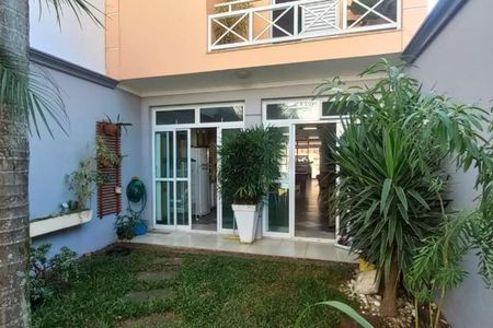 Casa à venda com 238m², 3 quartos e 6 vagas