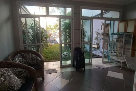 Casa à venda com 238m², 3 quartos e 6 vagas