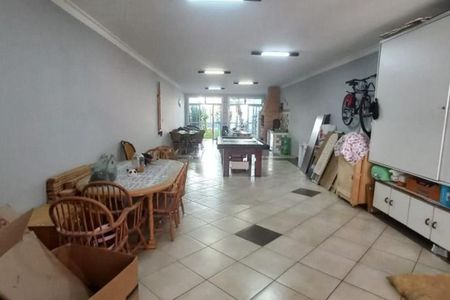 Casa à venda com 238m², 3 quartos e 6 vagas