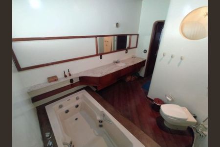 Casa à venda com 3 quartos, 560m² em Campestre, Santo André