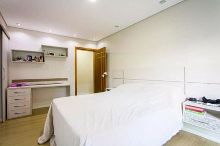 Casa à venda com 3 quartos, 212m² em Vila Assunção, Santo André