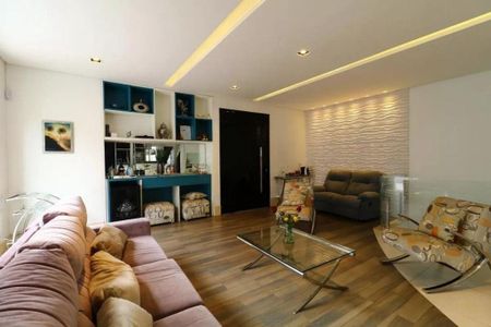 Casa à venda com 4 quartos, 357m² em Vila Vitória, Santo André