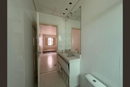 Casa à venda com 424m², 3 quartos e 6 vagasBanheiro da Suíte 2