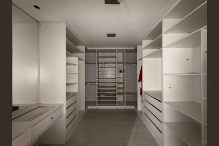 Casa à venda com 424m², 3 quartos e 6 vagasCloset da suíte 1