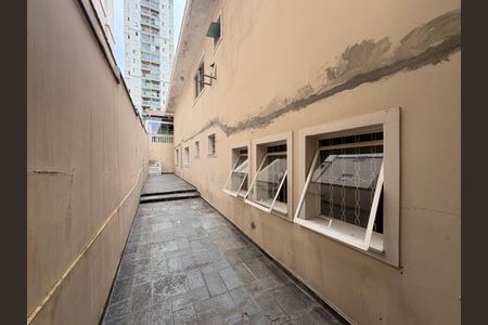 Casa à venda com 424m², 3 quartos e 6 vagasCorredor/ quintal casa