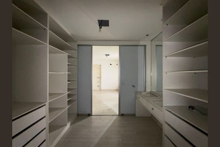Casa à venda com 424m², 3 quartos e 6 vagasCloset da suíte 1