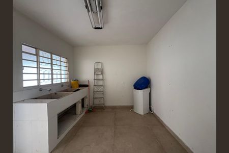 Casa à venda com 424m², 3 quartos e 6 vagasLavanderia