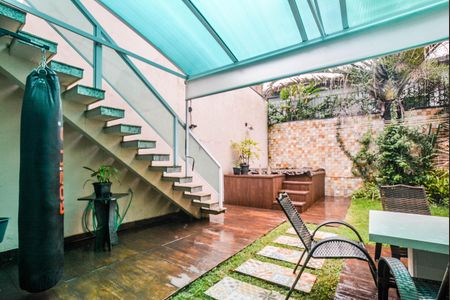 Casa à venda com 409m², 6 quartos e 6 vagas Casa à venda com 409m², 6 quartos e 6 vagasÁrea gourmet